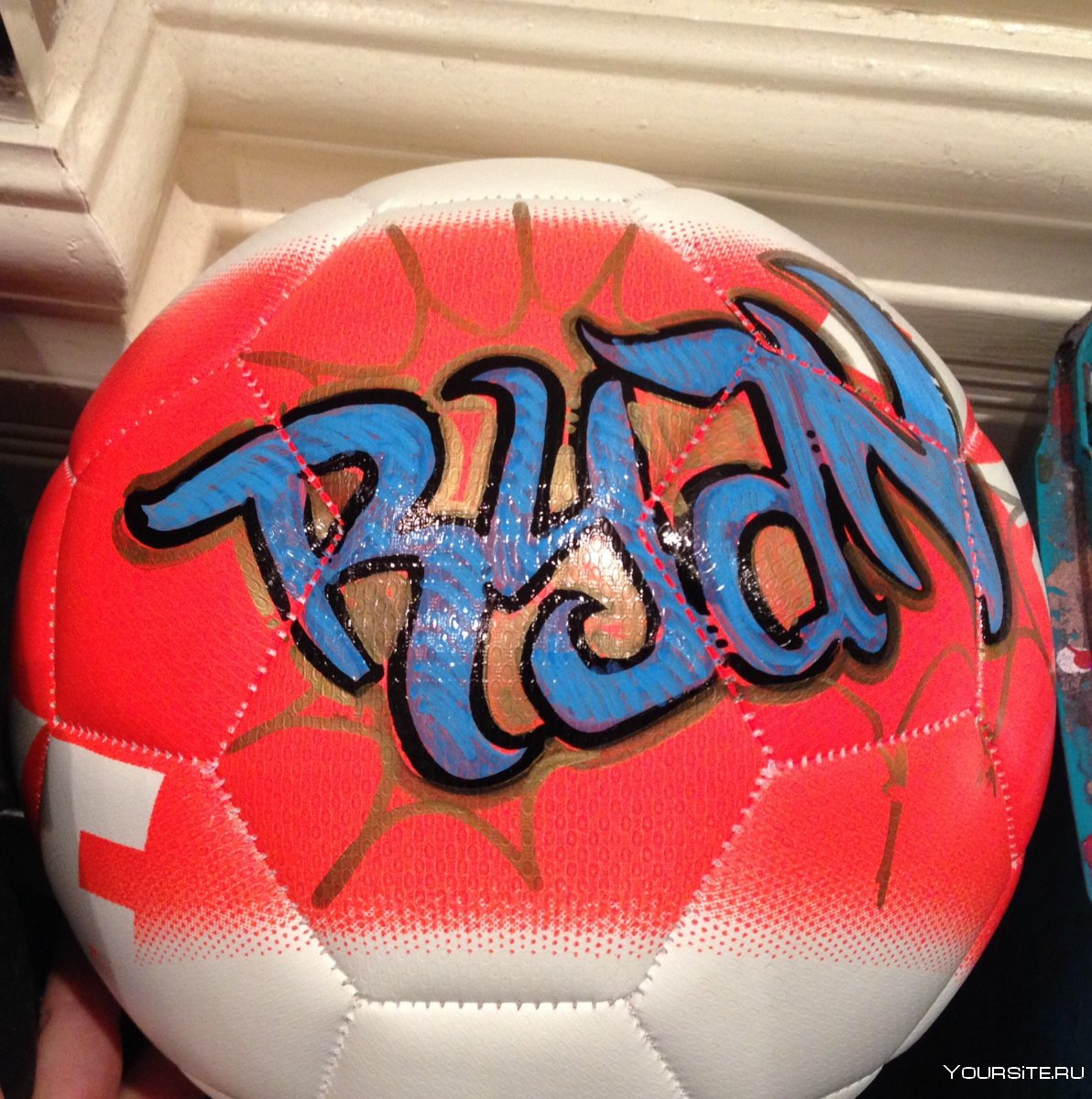 Футбол мяч на траве