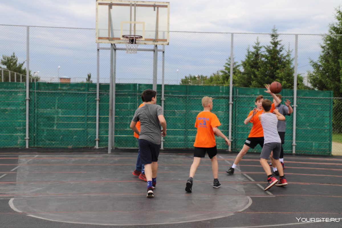 Дворовый баскетбол