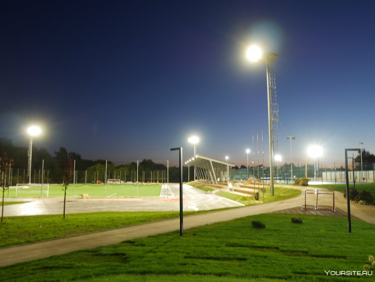 Опоры освещения для спортивных площадок