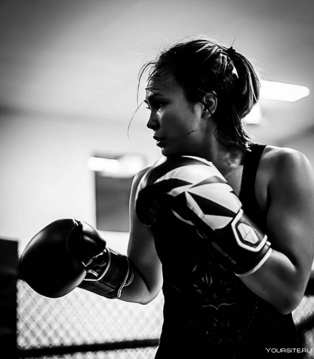 Женщина боец UFC Китана