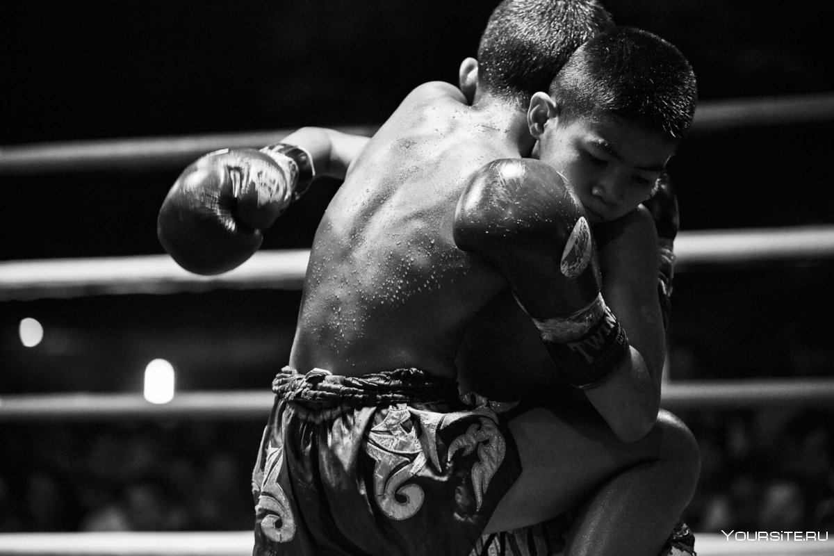 Тайский бокс темный фон