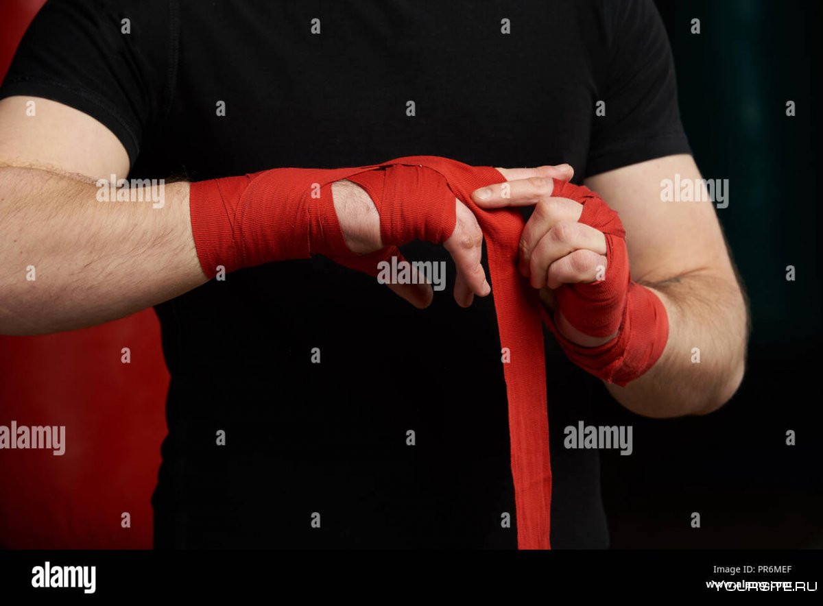 Руки в бинтах для бокса