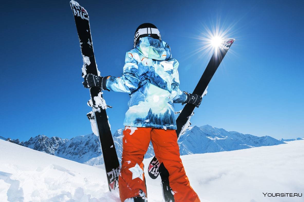 Сноубордисты и горнолыжники