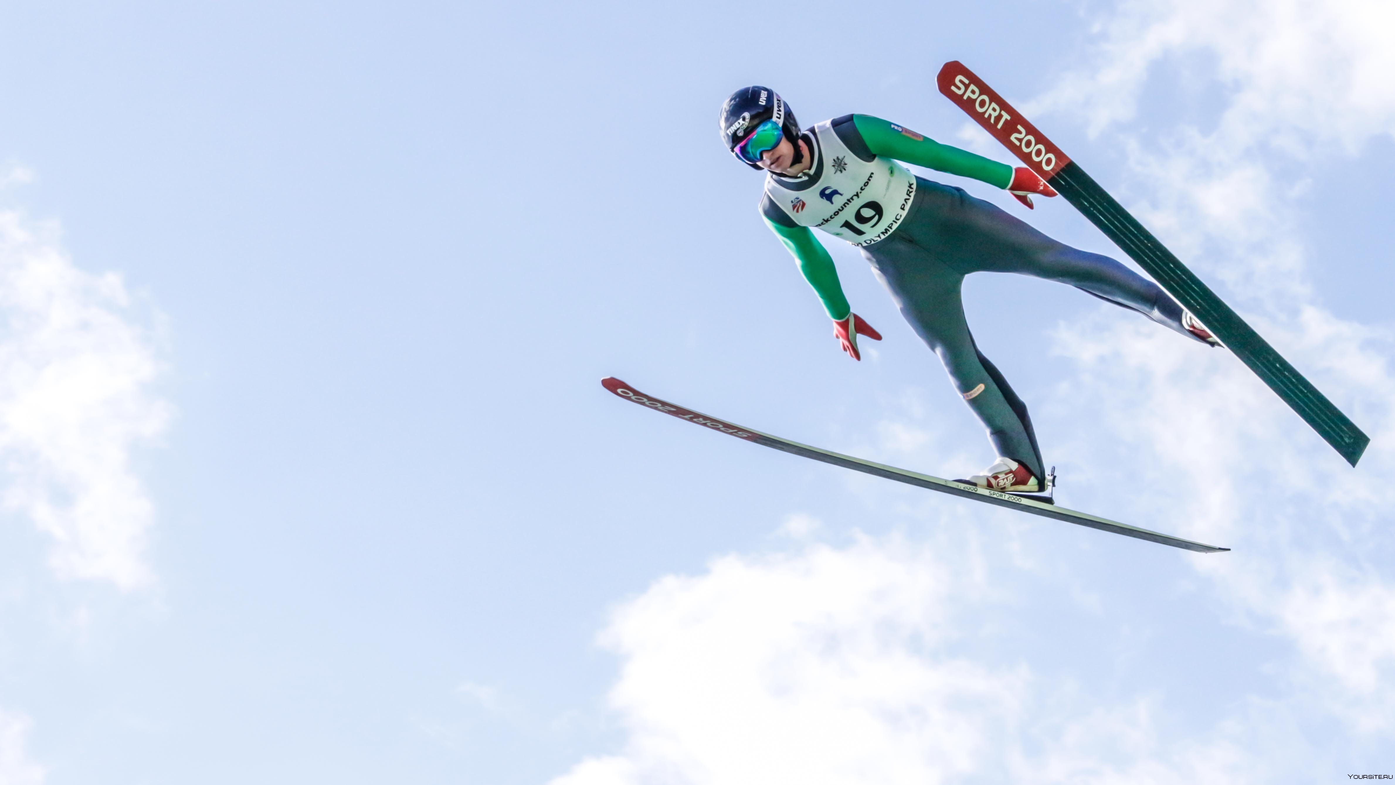 Первый прыжок с трамплина на лыжах. Низамутдинов Данис прыжки с трамплина.
