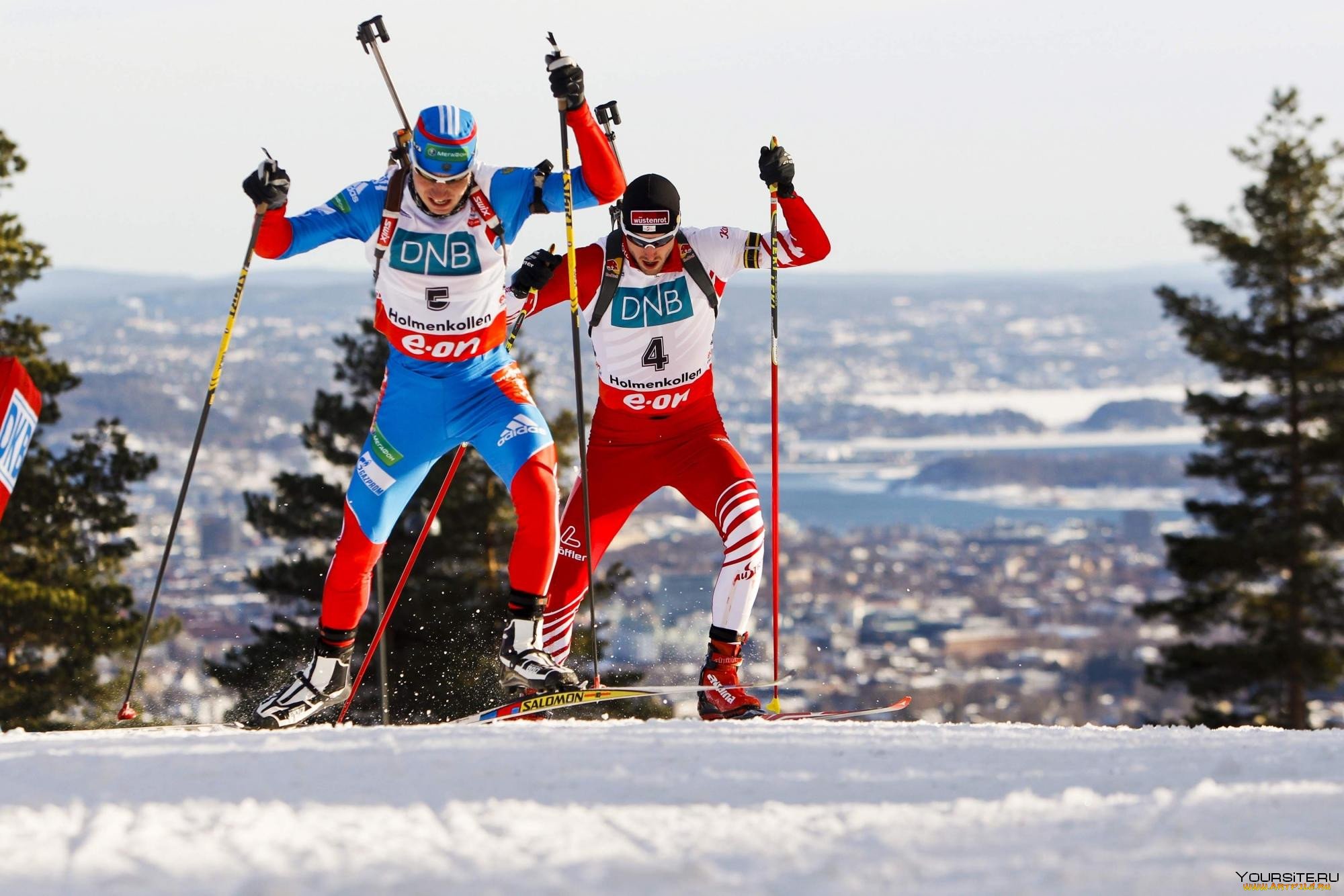 Три лыжных спортсмена. Лыжные гонки. Лыжи спорт. Биатлон.. Лыжный биатлон.