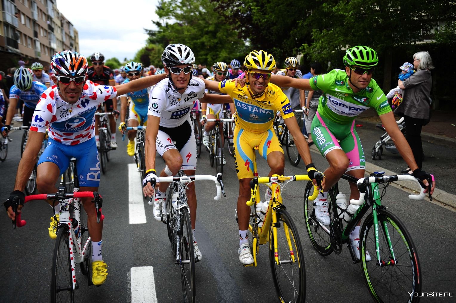 De la sport. Альберто Контадор 2010. Тур де Франс. Велосипеды спорт тур де Франс. Tour de France велогонщики.