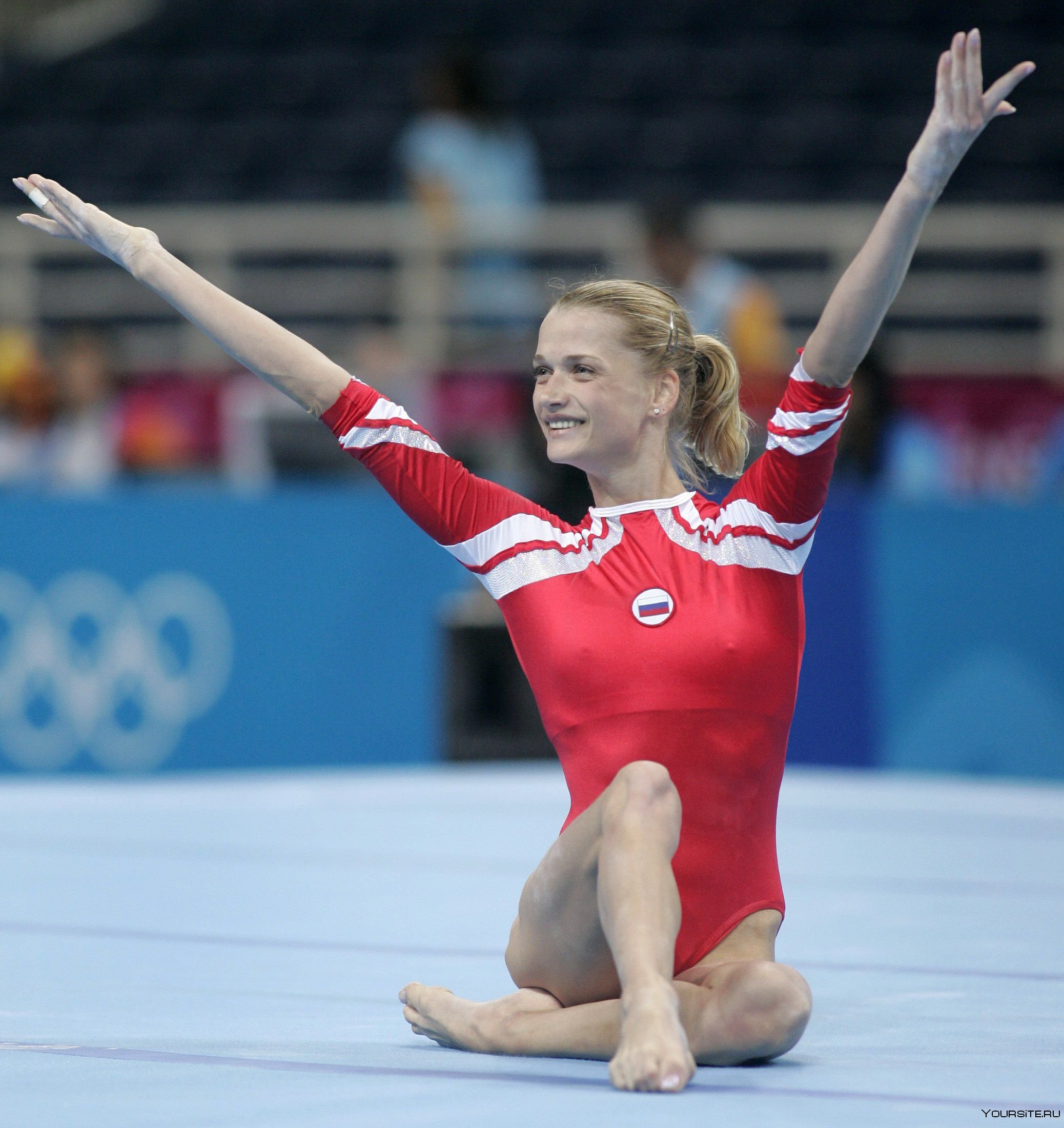 Молодая русская гимнастка. Хоркина Олимпийская чемпионка.