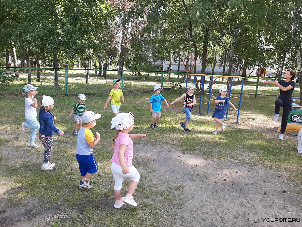 Физкультура на улице в детском саду