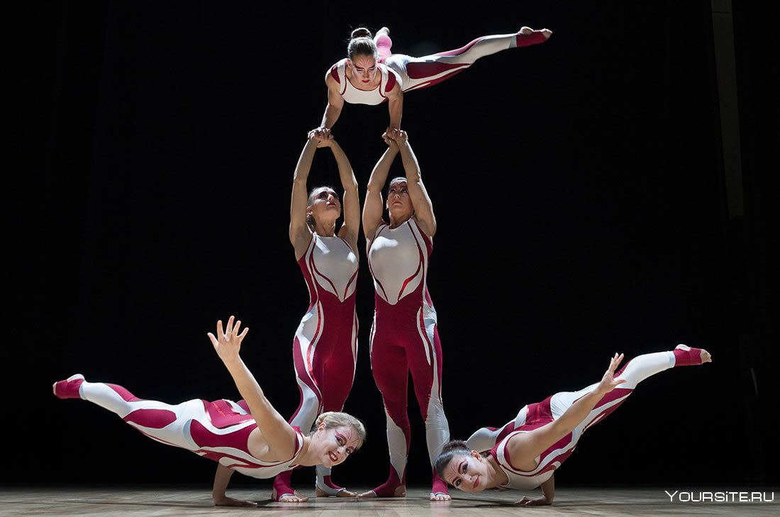 Ванесса Байер акробатка