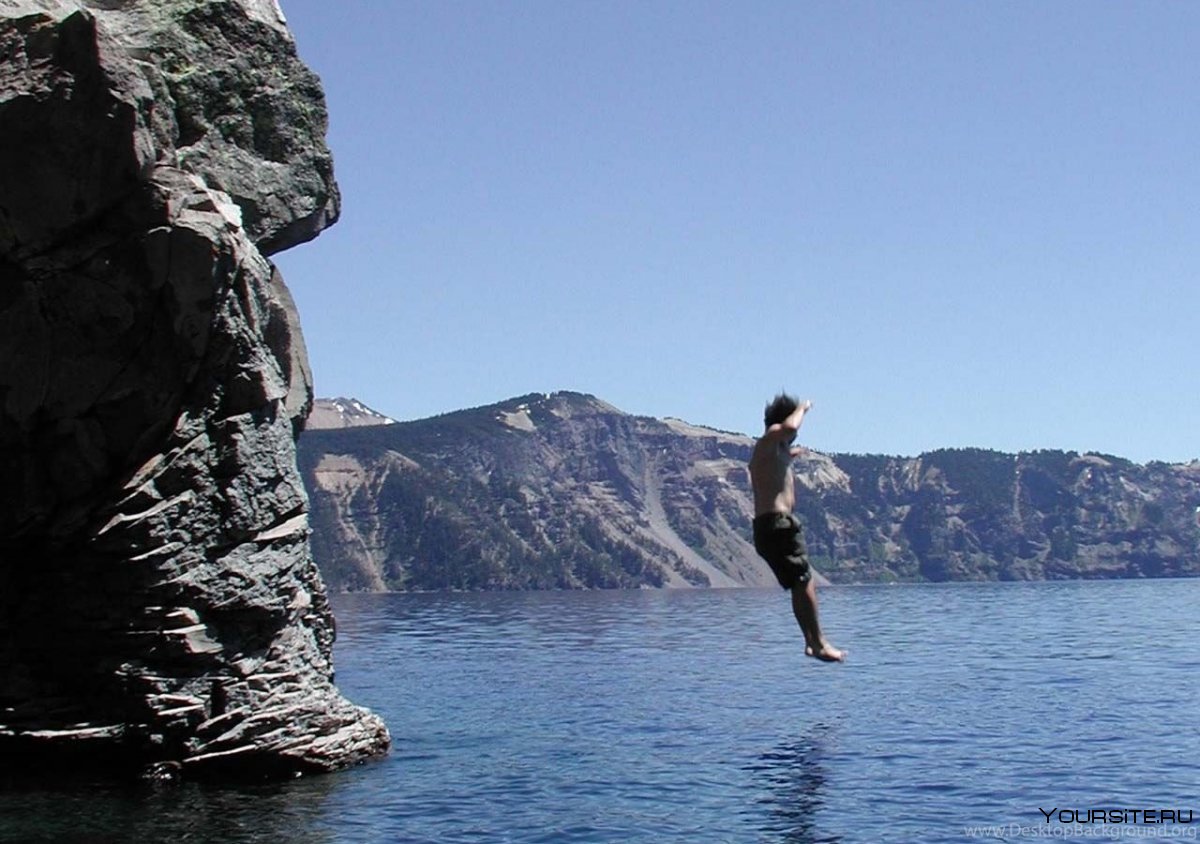 Прыжок в воду со скалы