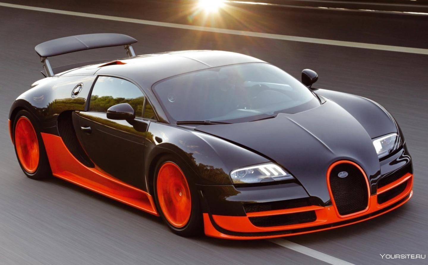 Про быструю машину. Bugatti Veyron 16.4 super Sport 2010. Машина Bugatti Veyron 16.4 Supersport. Машина Bugatti Veyron super Sport. Бугатти Вейрон супер спор.