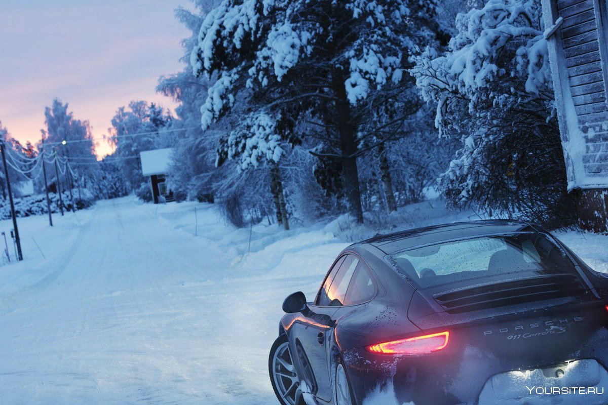 Зимний пейзаж с машиной