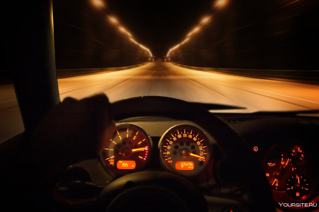 Гул в машине на скорости. Машина внутри ночью. Салон машины ночью. Ночь машина скорость. Машина ночью на дороге.