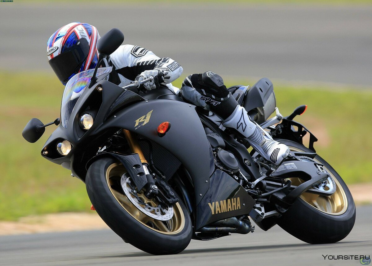 Yamaha r1 2010 с мотоциклистом