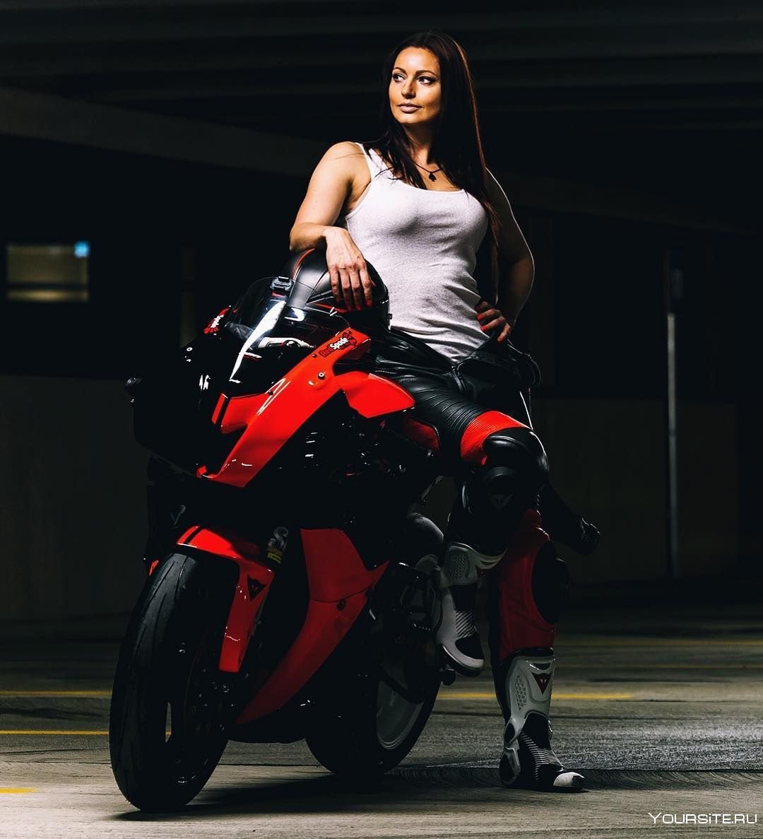 Кристина Павлийчук мотоцикл