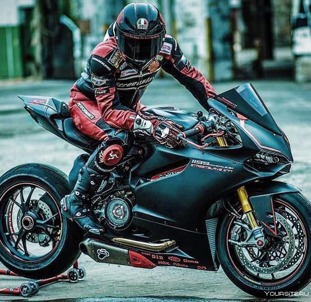 Ducati мотоциклист