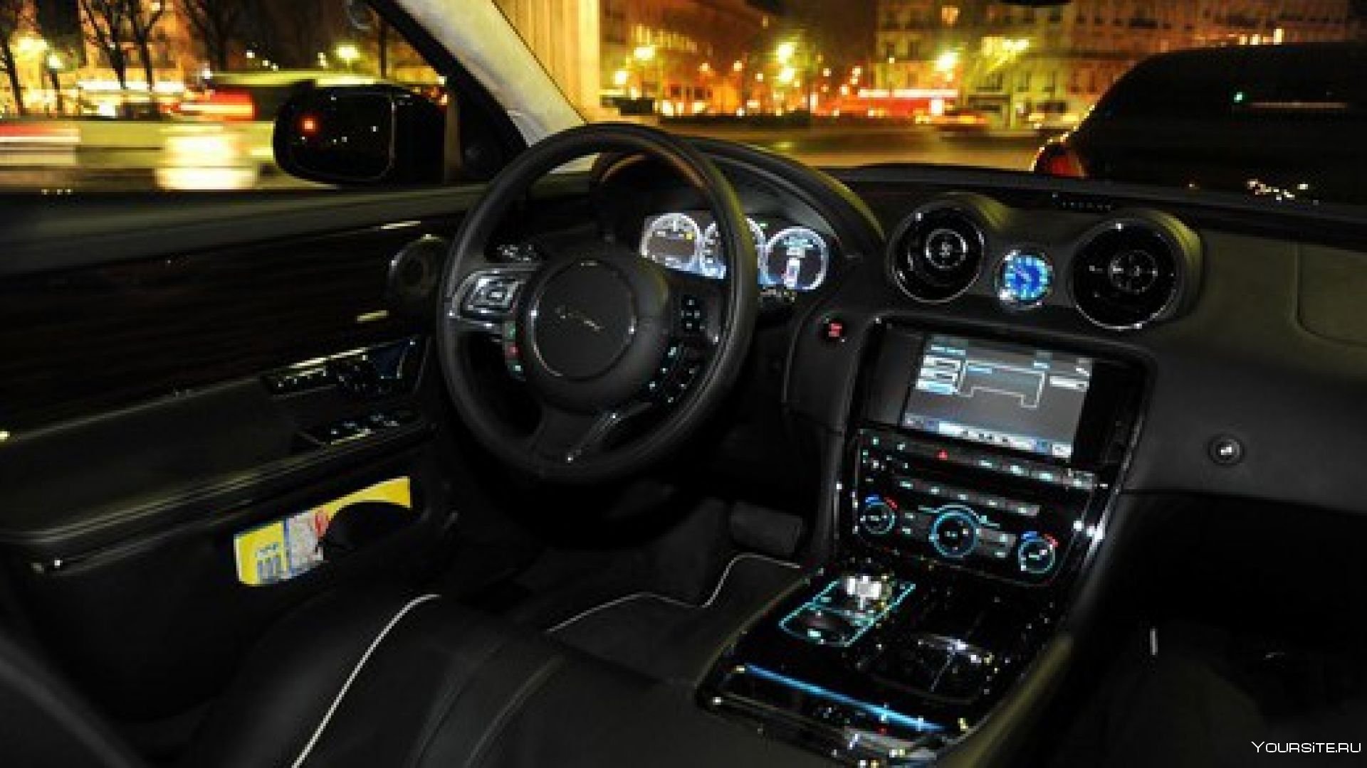 Включи внутри машины. Jaguar XJ 2010 салон ночью. Jaguar XJ 2010 салон. Jaguar XJ 2012 салон ночью. Jaguar XJ 2010 салон подсветка.