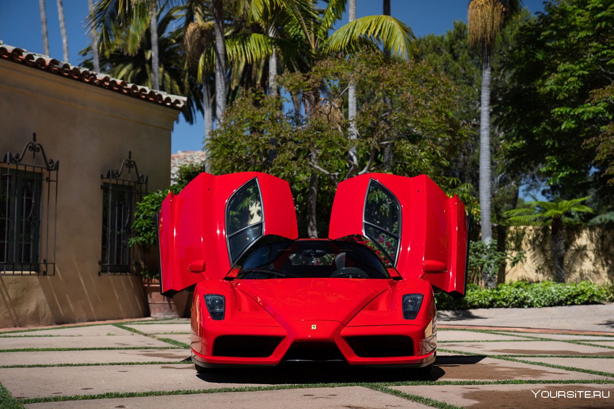 Enzo Ferrari машина