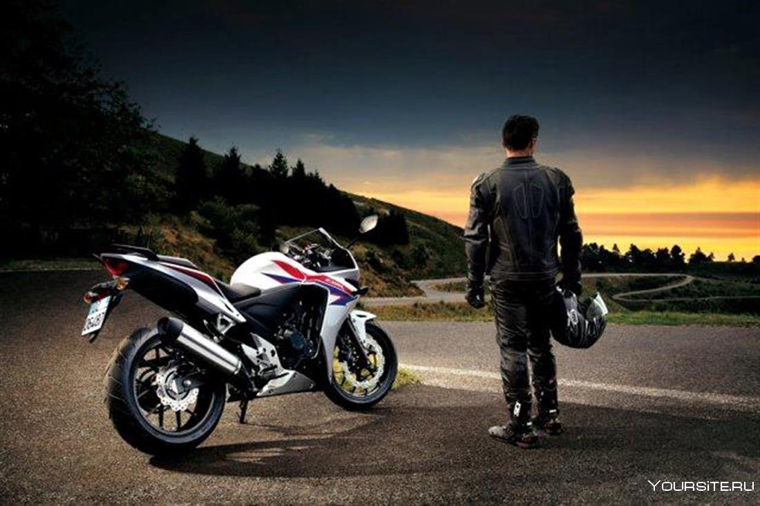 Мотоциклист на природе