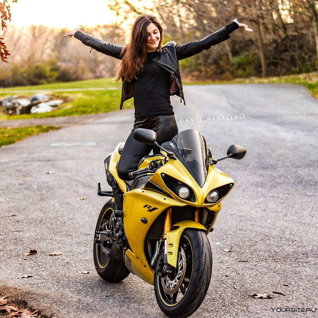 Мото байкерша на Ямаха р 1