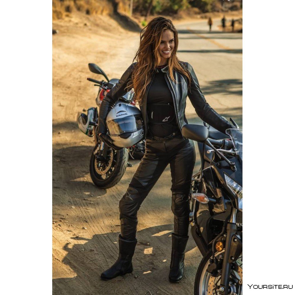 Эмма мотоциклистка