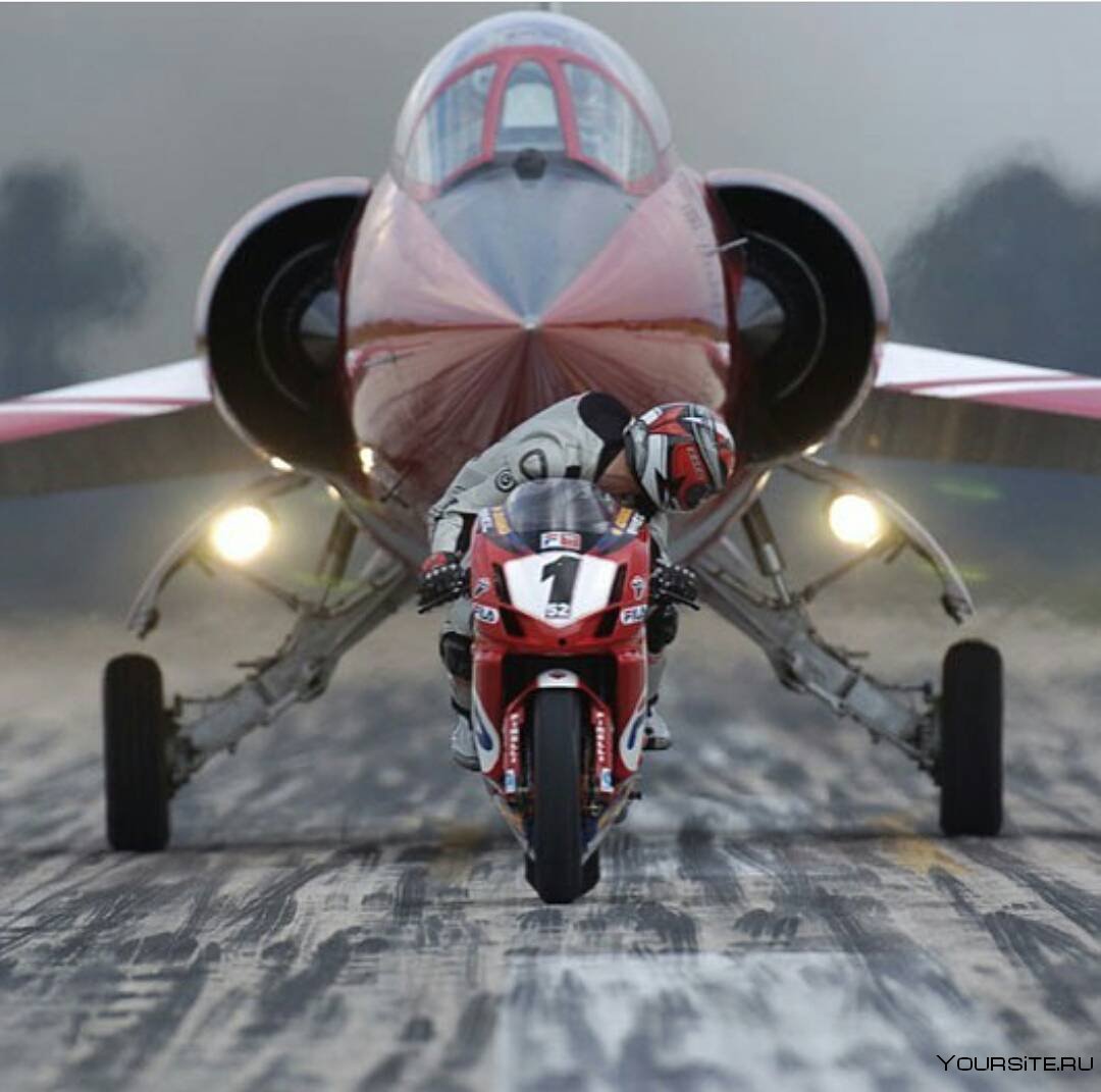 Самолет и мотоцикл
