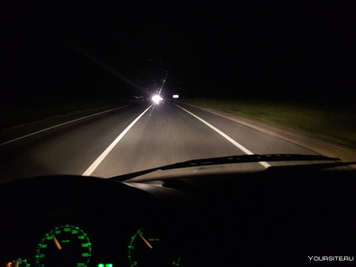 Ночная дорога по трассе