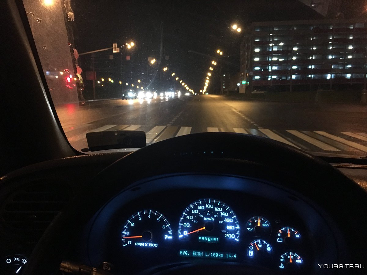 Ночью на машине по городу
