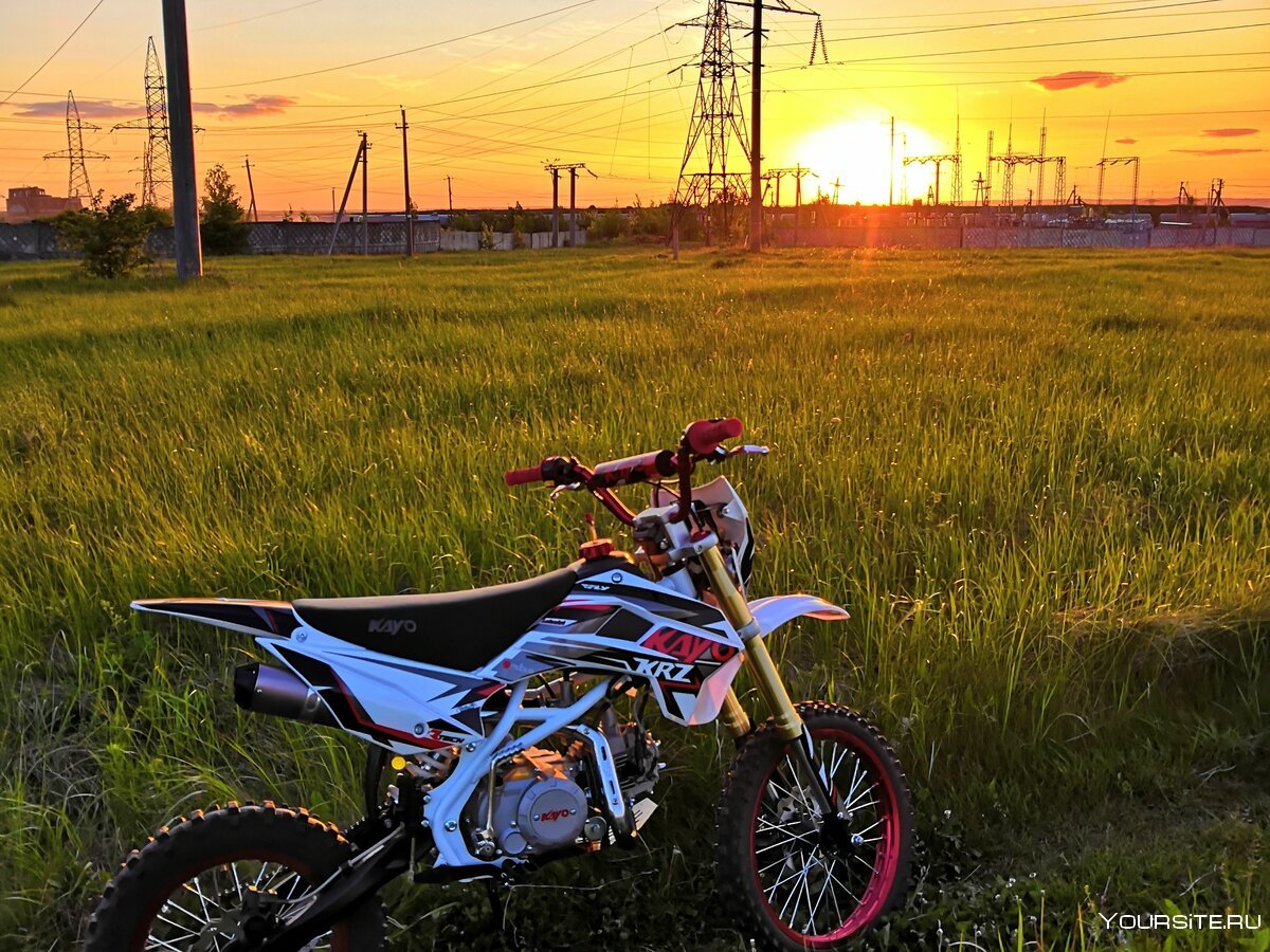 Питбайк Кайо 140 на закате