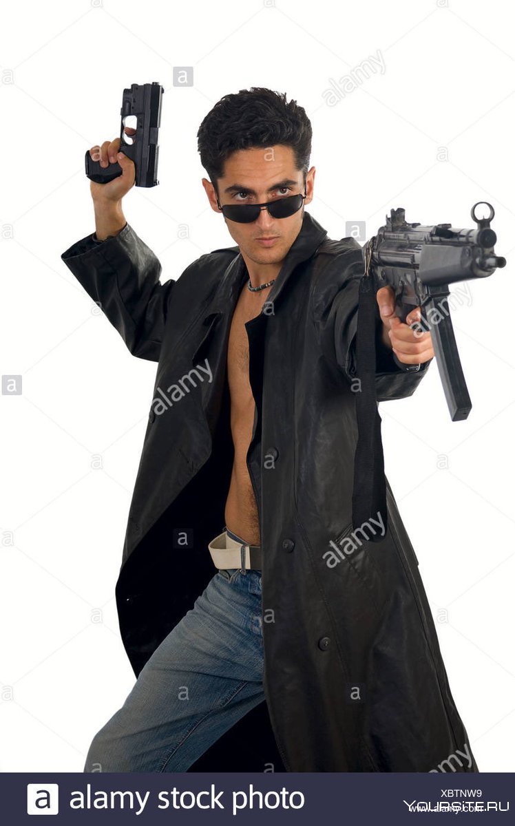 Молодой человек с пистолетом
