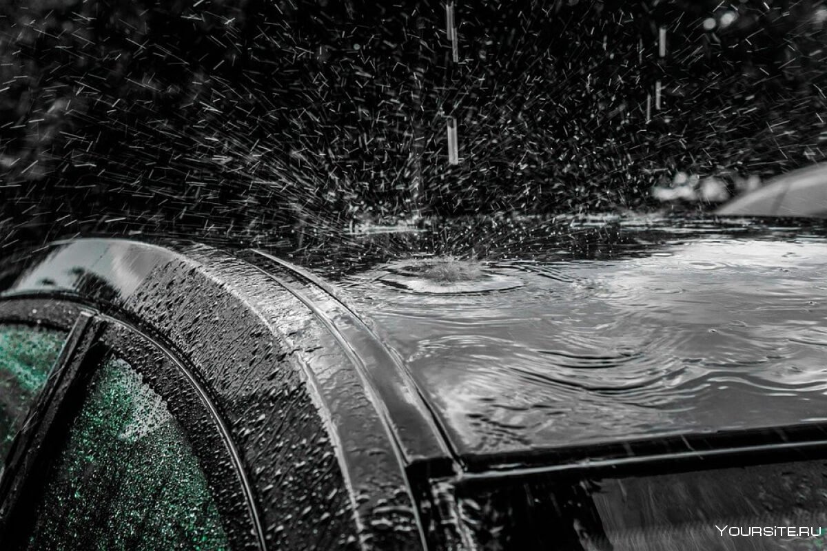 Автомобиль под дождем
