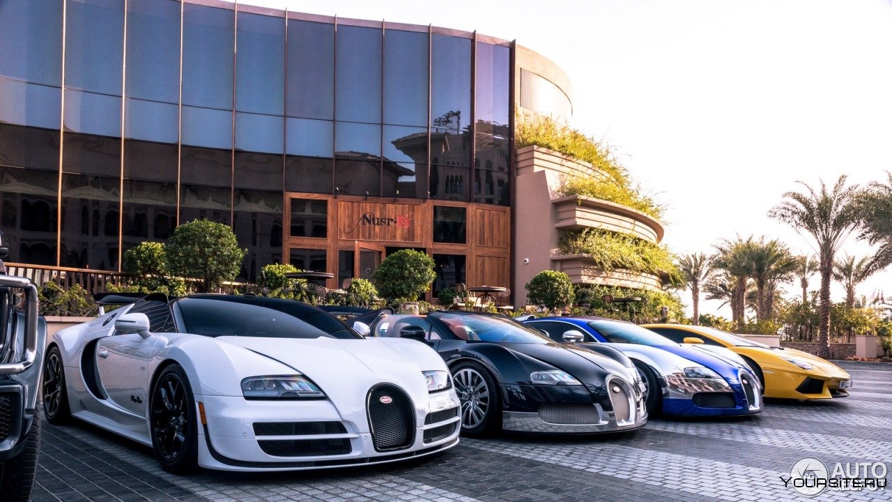 Uae cars. Бугатти ЧИРОН В Дубае. Малибу Бугатти Вейрон 16.4 Дубай. Bugatti Veyron Dubai. Дом Бугатти в Дубае.