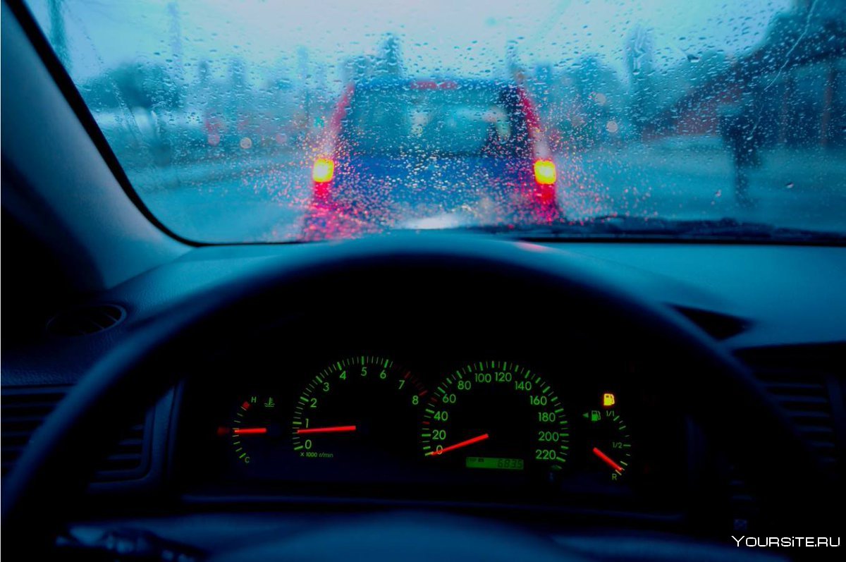 Дождь из салона машины
