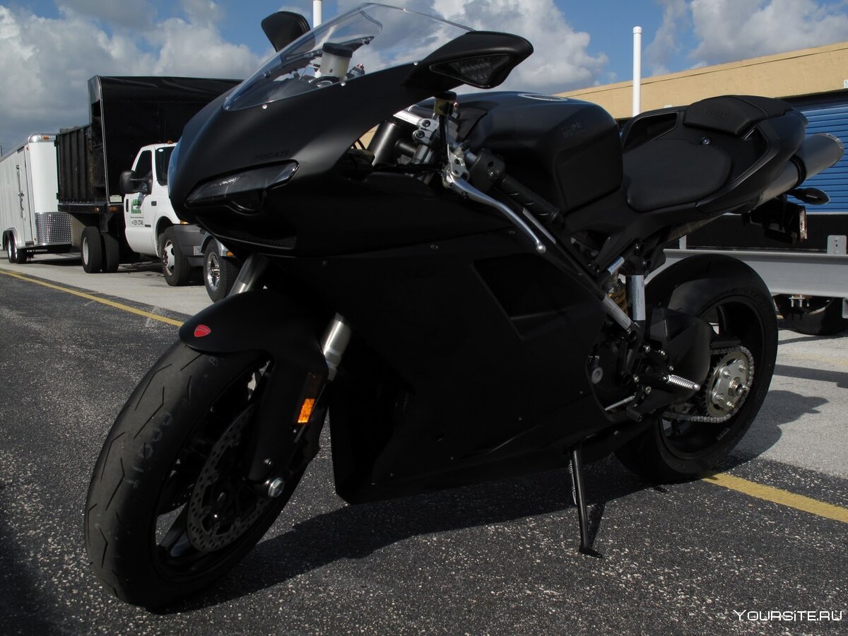 Спортивный мотоцикл Ducati черный матовый