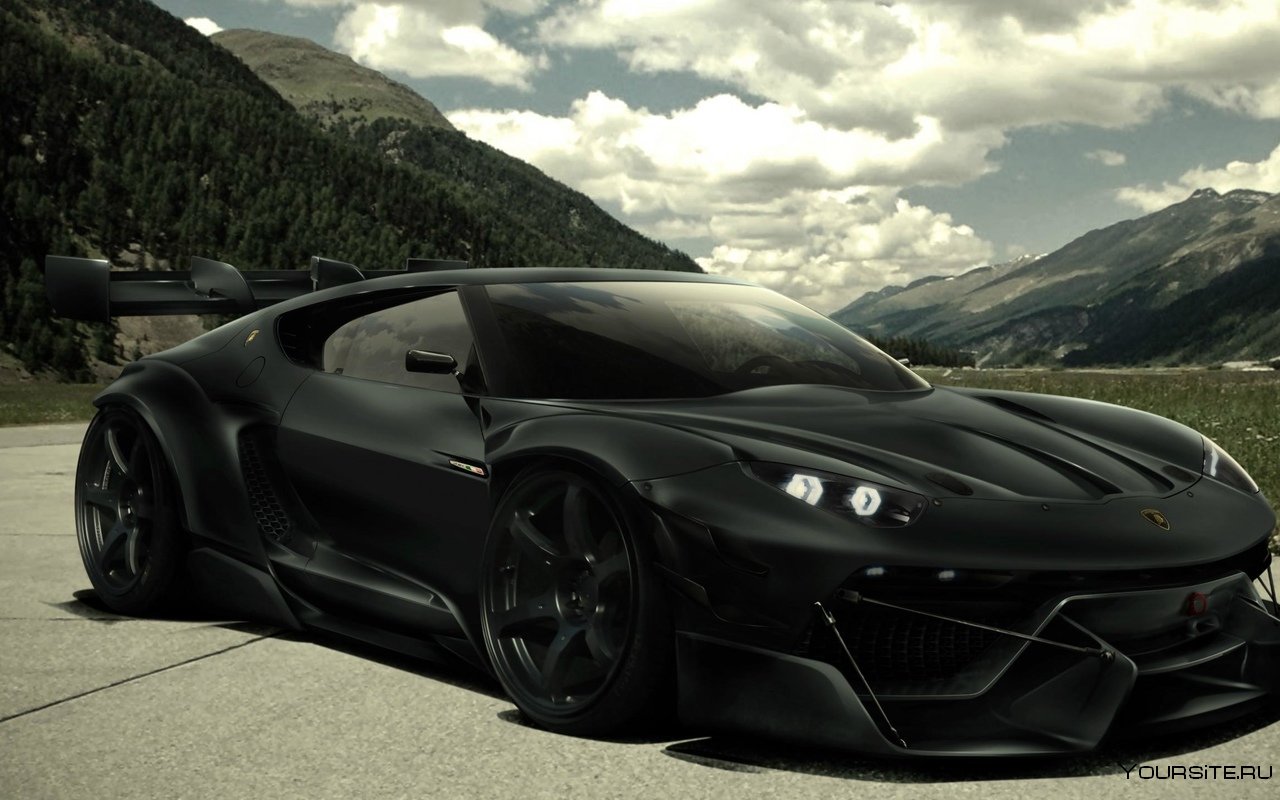 Черная спортивная машина