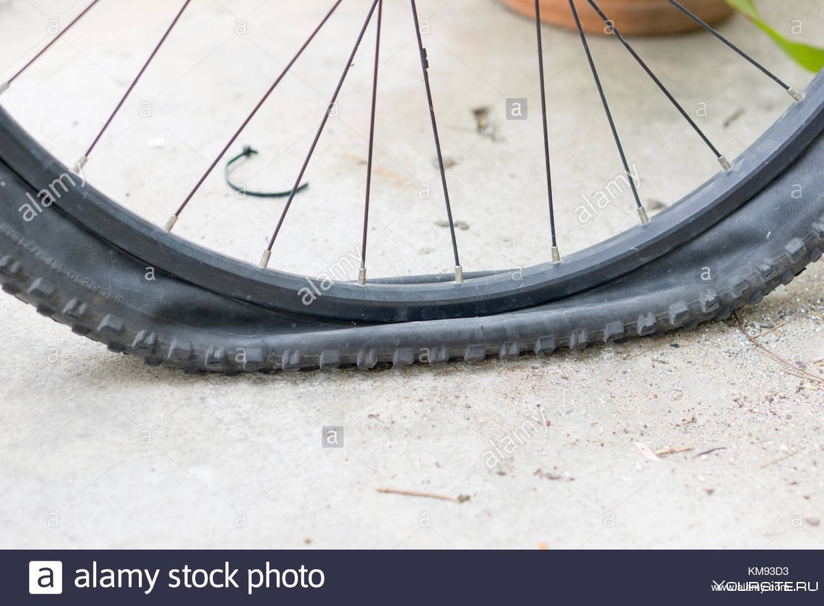 Сдувается колесо велосипеда