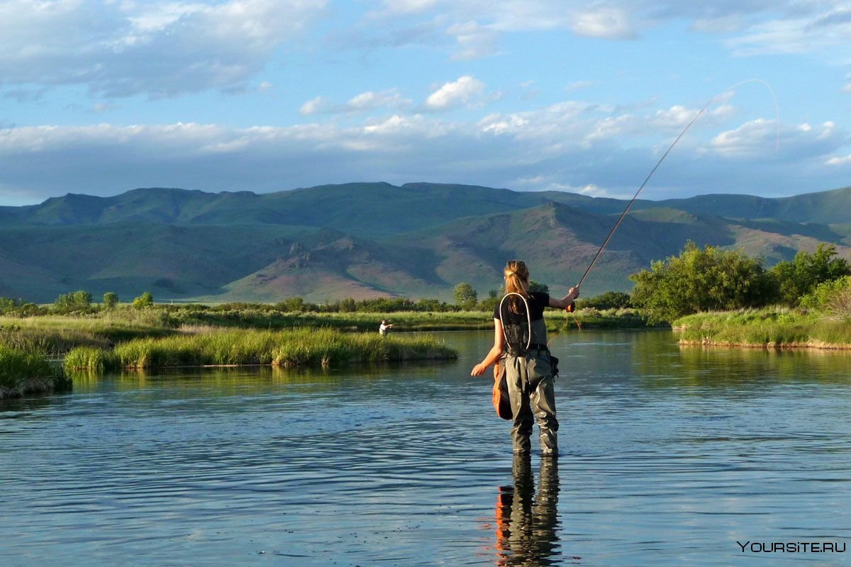 Рыбалка на озере горного Алтая