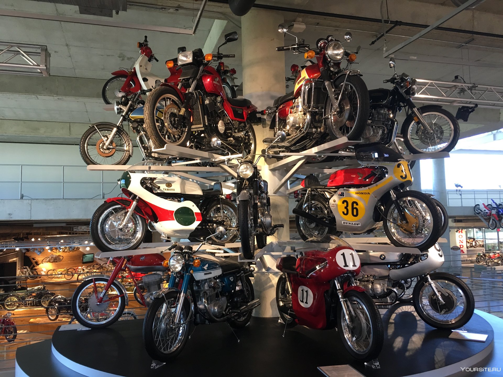 Найти магазин мотоциклы. Мотосалон Антонова-Овсеенко. Много мотоциклов. Коллекция мотоциклов. Музей мотоциклов.