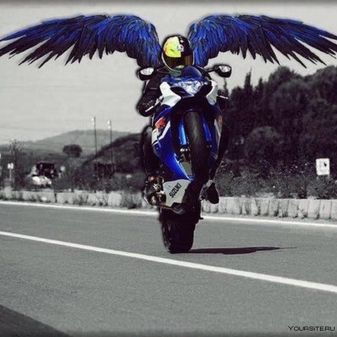Мотоцикл с крыльями