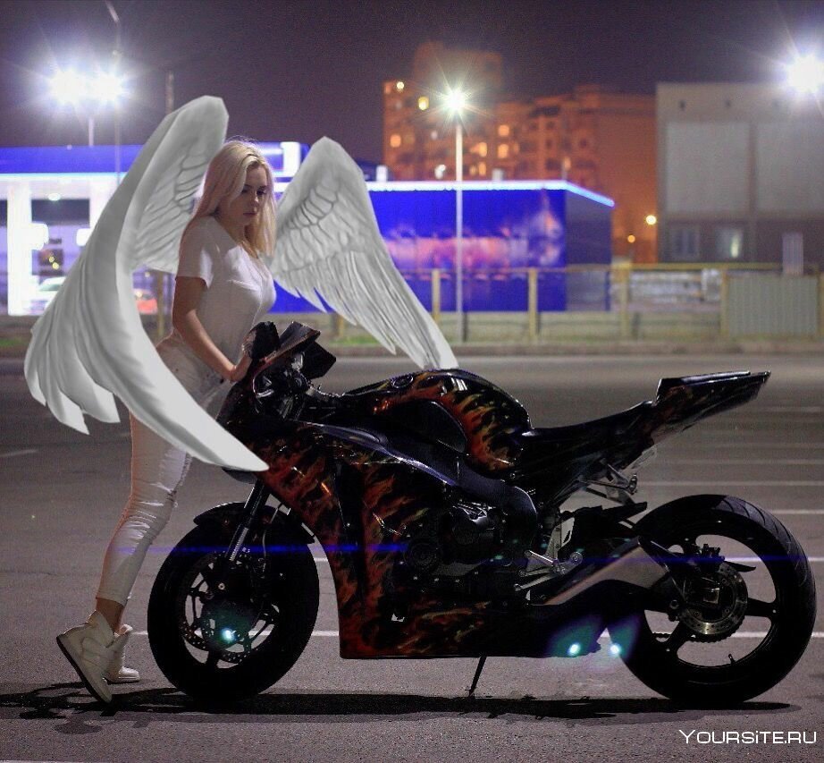 Девушка ангел на мотоцикле