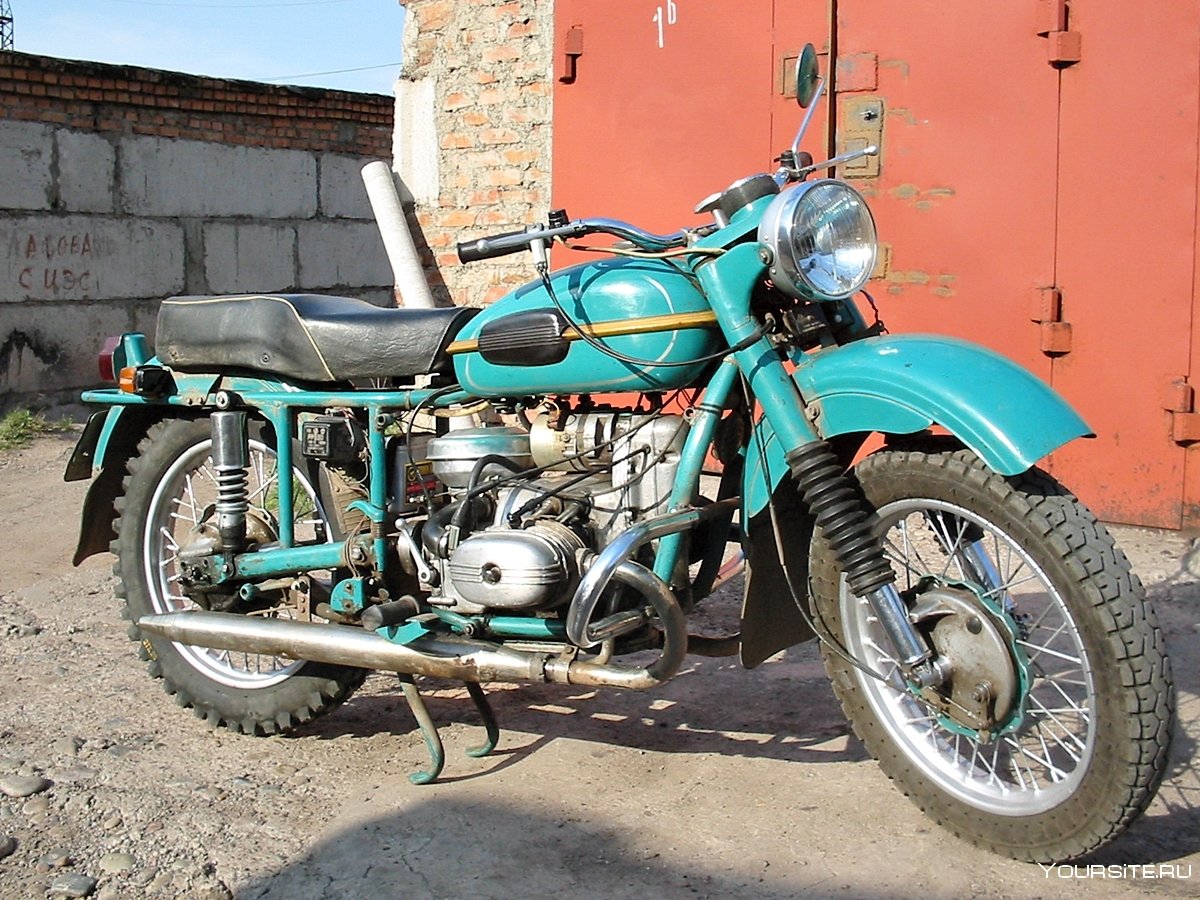 Бирюзовый мотоцикл Урал