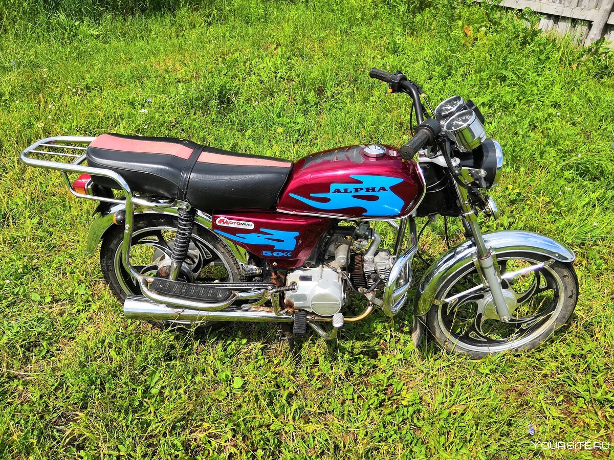 Мотоцикл Альфа в деревне