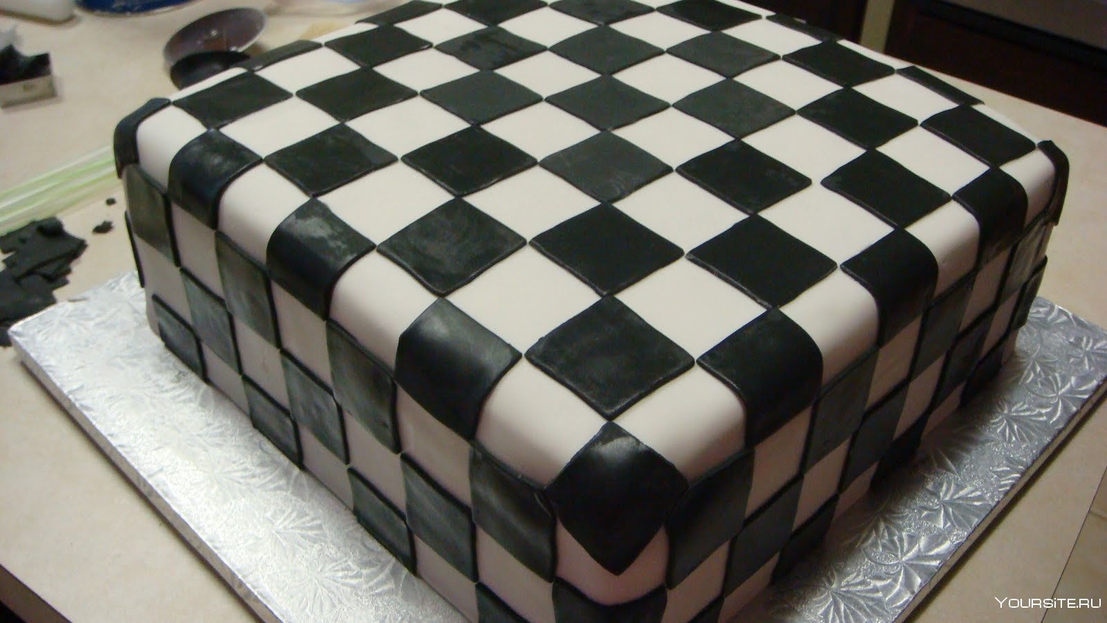 4 На торт в шахматном порядке