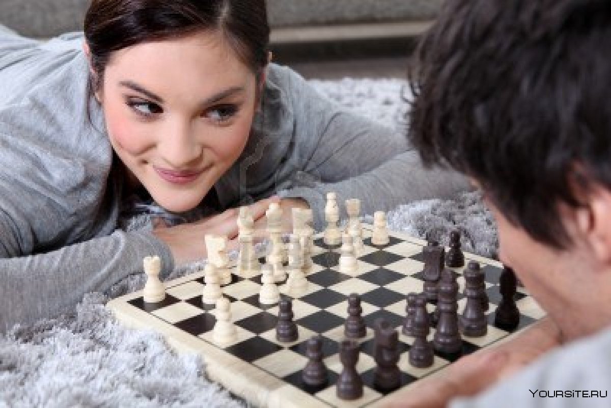 Шахматы девушка с парнем