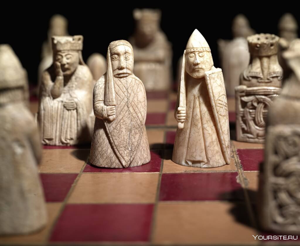 Шахматные фигурки с острова Льюис в британском музее
