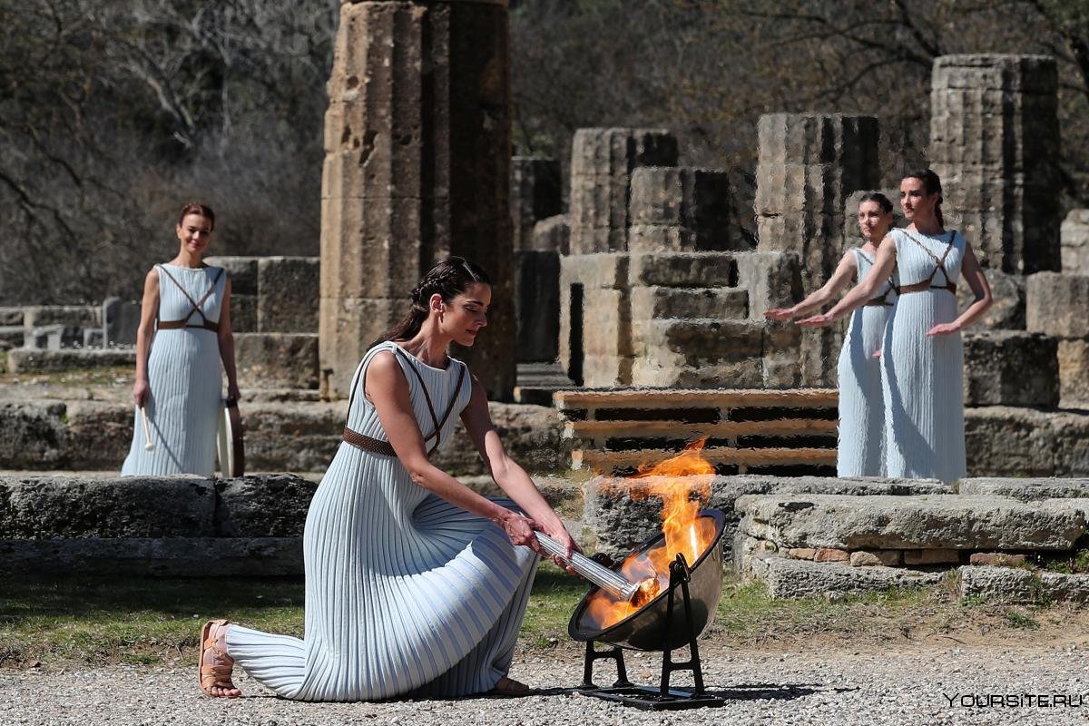 Церемония зажжения огня в Олимпии