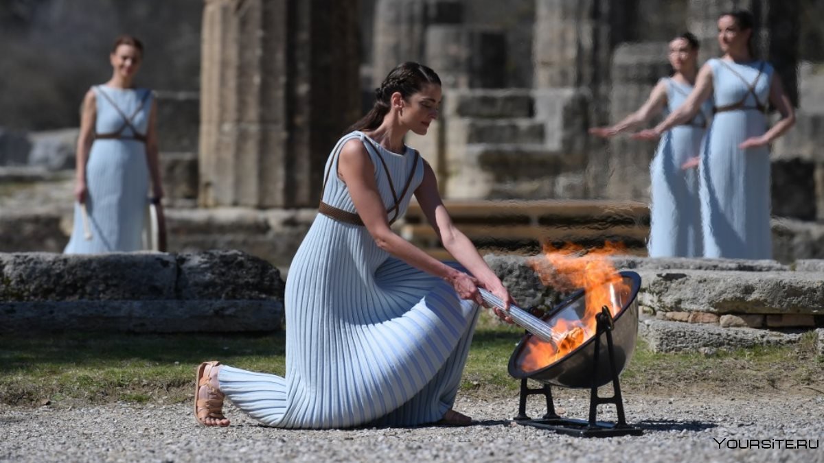 Зажжение олимпийского огня в древней Греции
