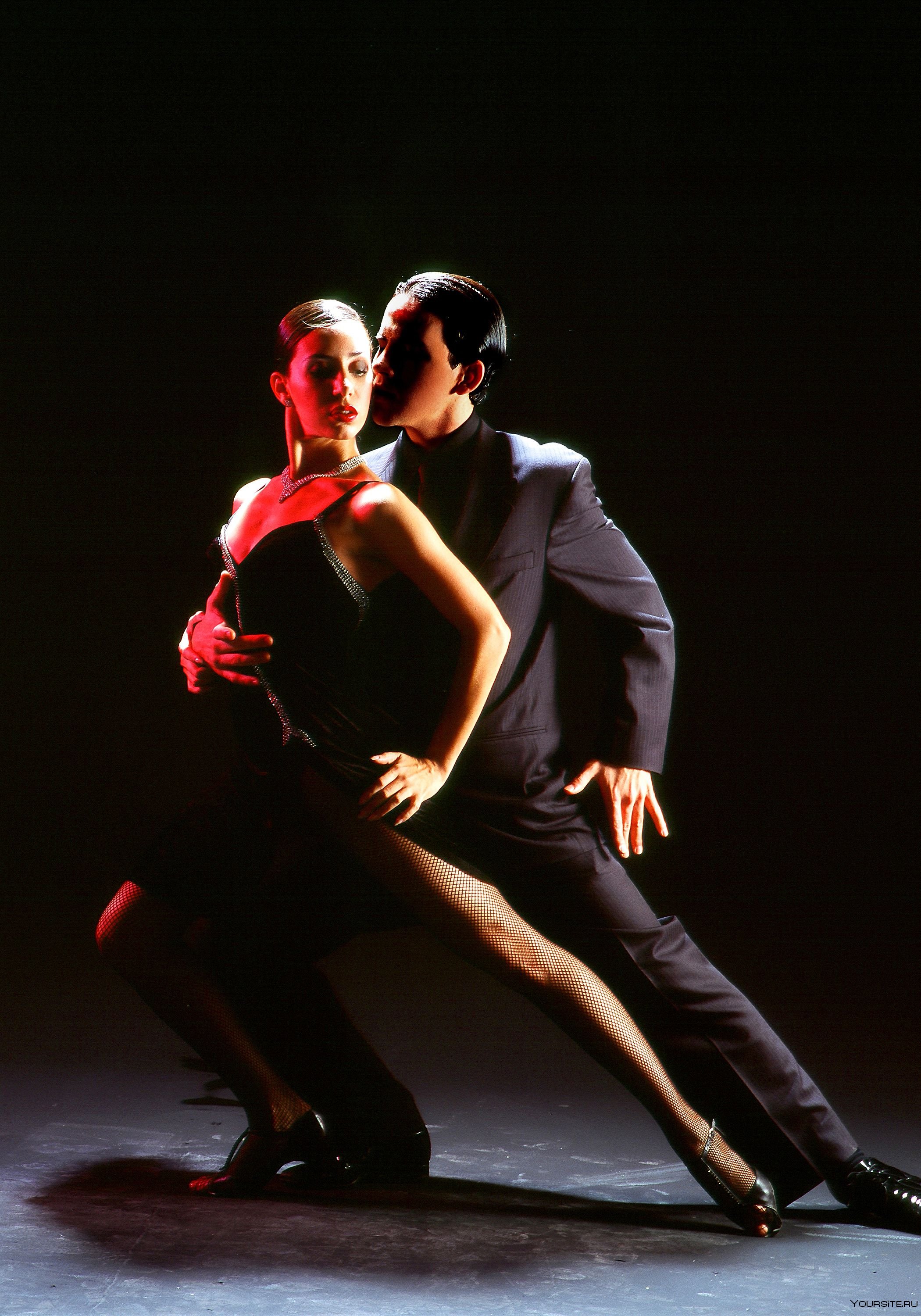 Танцующая пара видео. Аргентинское танго. Аргентинский танцор танго Карлос Гарида. Аргентина танец танго. Известный танцор танго Аргентина.