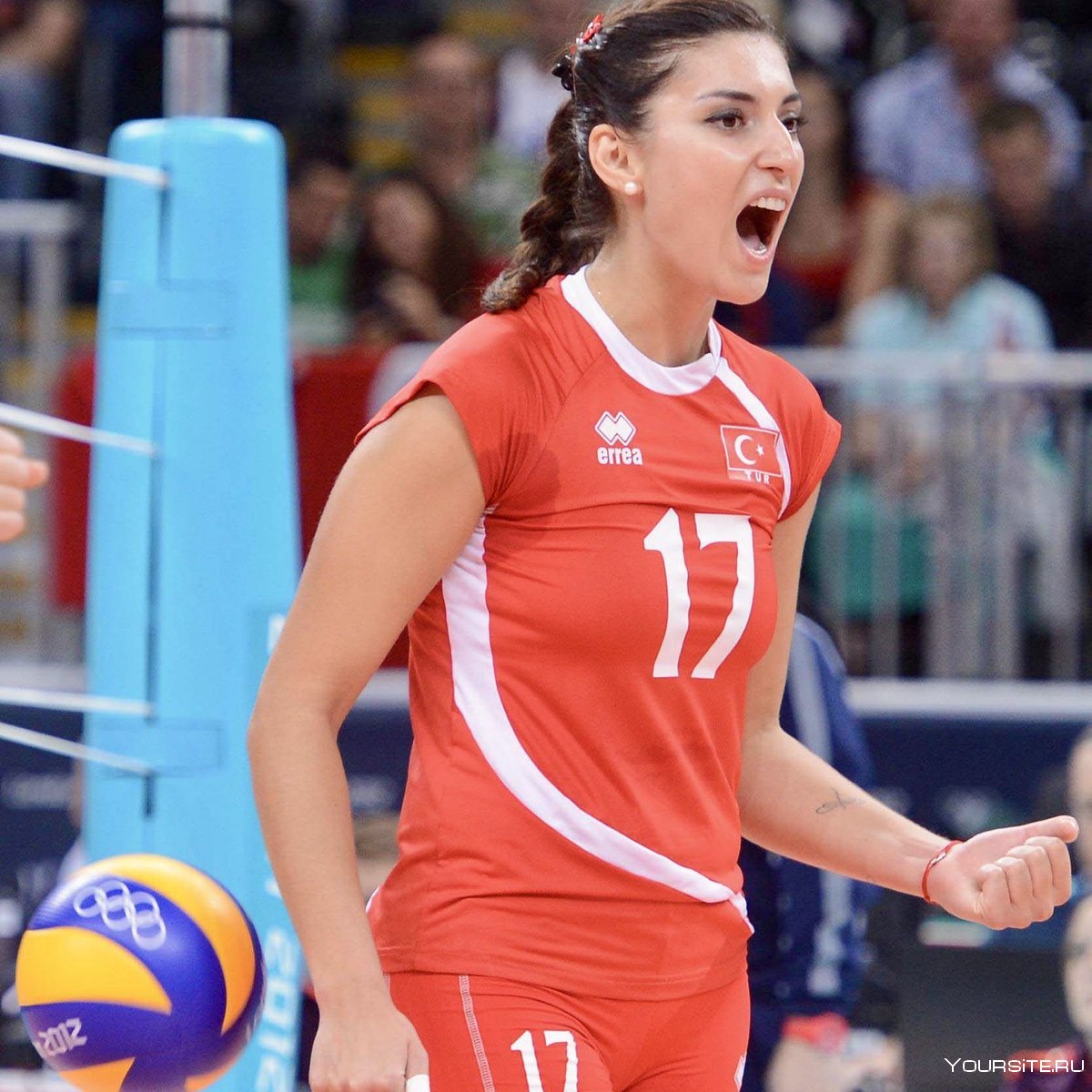 Турецкая волейболистка Неслихан Демир