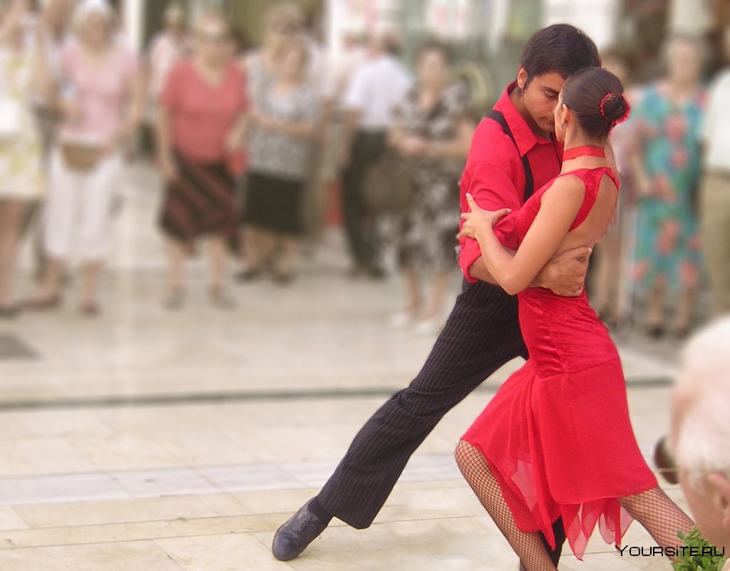 Латиноамериканские танцы на улице